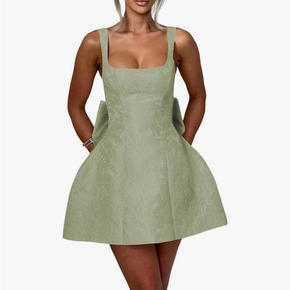 Elegant Green Sleeveless Dress - Prom/Ball/Dance/Formal